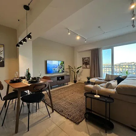 Valletta And Sea Views Super Location דירה *